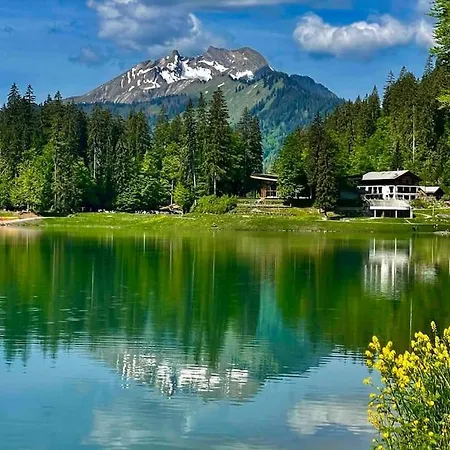 Chalet Family Chalet, Stunning Views & New Hot Tub *