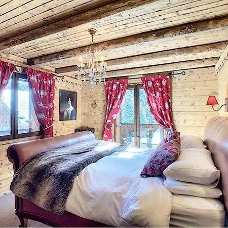 Family Chalet, Stunning Views & New Hot Tub La Cote d'Arbroz