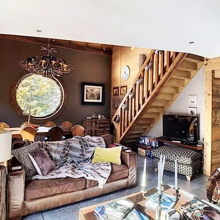 Chalet Family Chalet, Stunning Views & New Hot Tub La Cote d'Arbroz