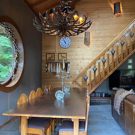 Family Chalet, Stunning Views & New Hot Tub La Cote d'Arbroz