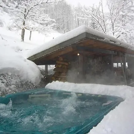 Chalet Family Chalet, Stunning Views & New Hot Tub *